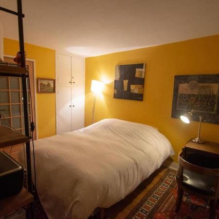 Very French Two Bedroom In The Heart Of Paris Bagian luar foto