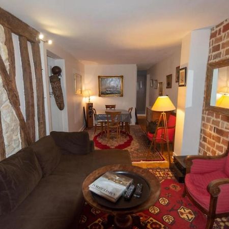 Very French Two Bedroom In The Heart Of Paris Bagian luar foto