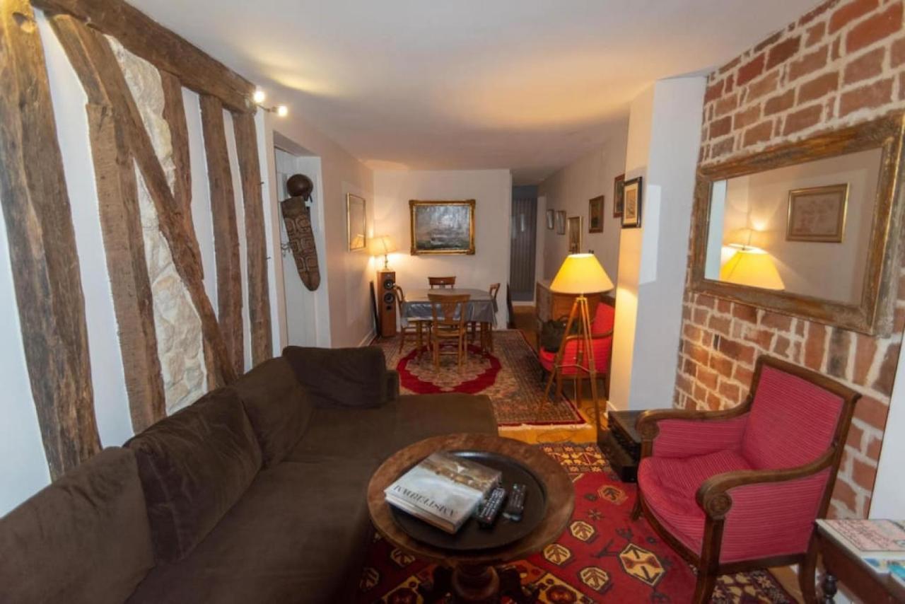 Very French Two Bedroom In The Heart Of Paris Bagian luar foto