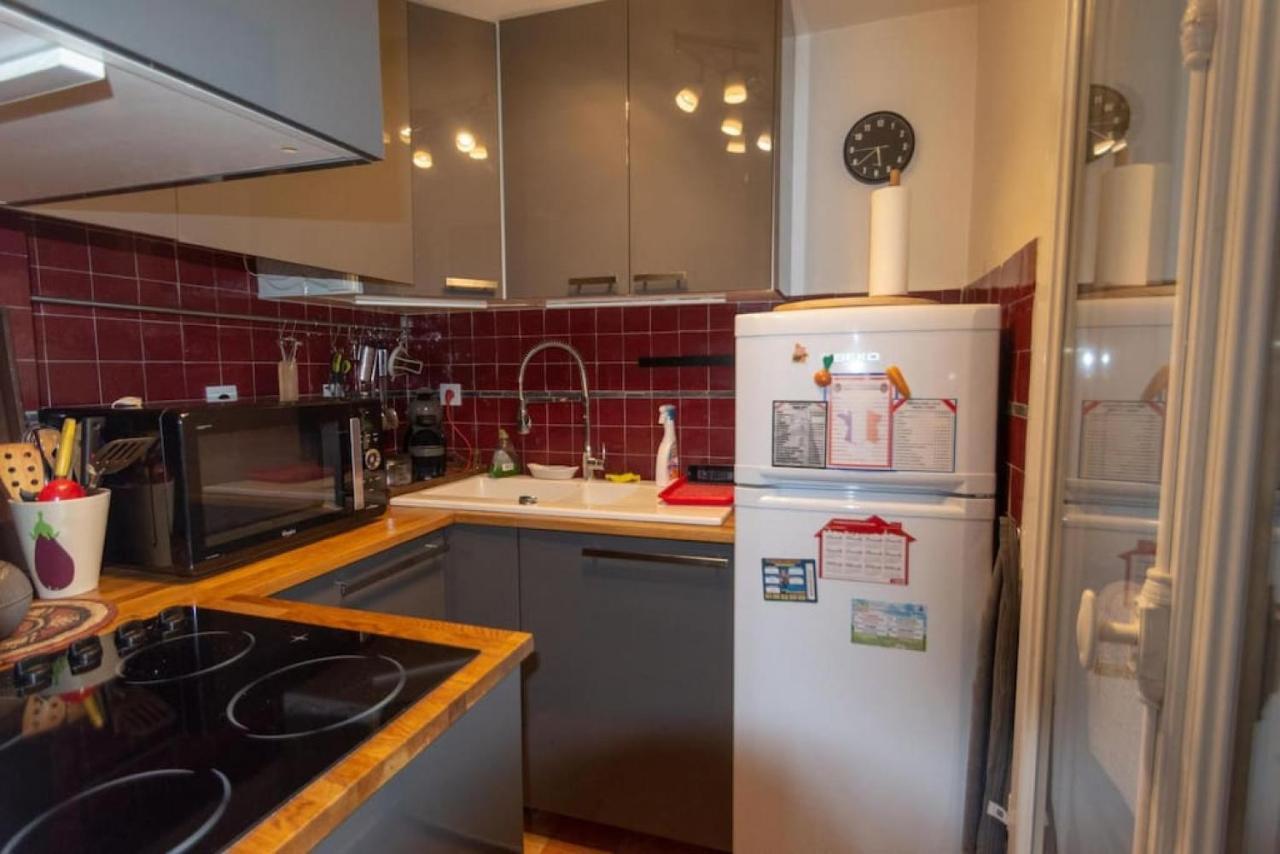 Very French Two Bedroom In The Heart Of Paris Bagian luar foto