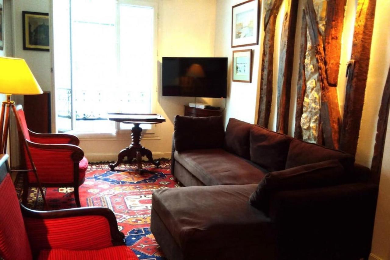 Very French Two Bedroom In The Heart Of Paris Bagian luar foto
