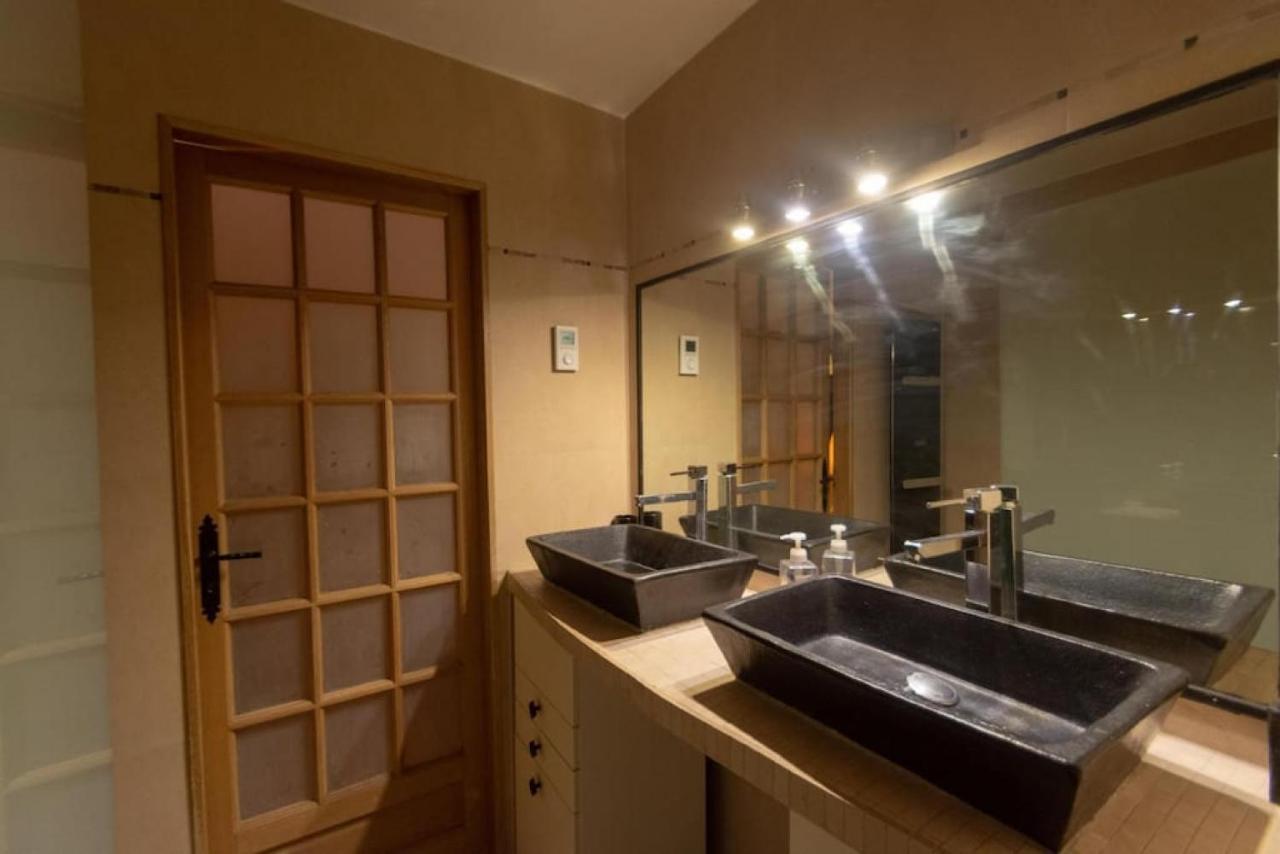 Very French Two Bedroom In The Heart Of Paris Bagian luar foto